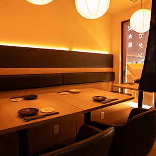 食事、お酒、会話が進む落ち着いた雰囲気の”めし酒場”