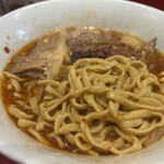 ラーメン二郎 - 旨辛スープを吸った激ウマ麺