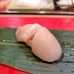 立喰 さくら寿司 - 生ほたて（1貫770円）