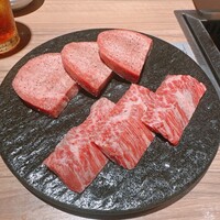 焼肉ホルモン 稲田 - タン　ハラミ