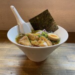 麺屋 承太郎 - 夏の冷やしラーメン。正油。背が高いどんぶり。