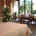 アルピーノ - 店内の雰囲気は高級感のある若向き仕様