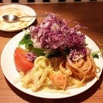 洋食Mogu - このサラダだけでも十分ボリュームありました。