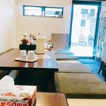 てっぺん - 店内　小上がり席