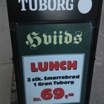 HVIIDS VINSTUE - 外出しメニューは3種のオープンサンドとビール付きで69KR