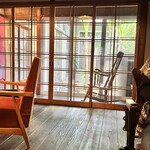 cafe zuccu - 縁側に昔ながらのロッキングチェア