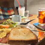 cafe zuccu - タイルのコースターかわいい♡