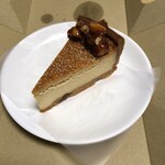 AM STRAM GRAM  - 江戸甘味噌とマカダミアナッツのチーズタルト　830円