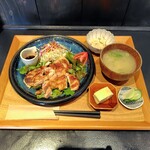 かかの掌 - 料理写真:とりのパリパリ焼定食