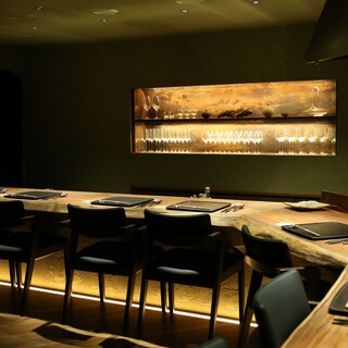 感受木質溫暖的成人空間，如同酒窖般的氛圍