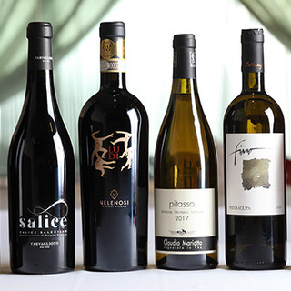 We offer a selection of Italian wines featuring carefully chosen indigenous varieties by our sommelier.