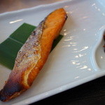 Gurin Doroppu - 焼き鮭、昆布佃煮、小梅