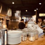 苑 - カウンター奥に向かって