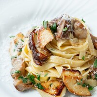 香り豊かなポルチーニ茸の自家製平打ちパスタ タリアテッレ