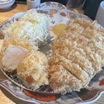 とんかつ七井戸 - ←天城軍鶏ムネ肉カツ　　　　　　　　ロースカツ→