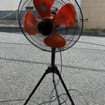 とんかつ七井戸 - 室外扇風機