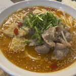 キッチン あずま - にんにくスープの旨辛ビーフン