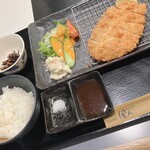 DINING 風人 - ボリューム満点、とんかつ定食