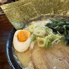 ラーメン刻 - 豚骨醤油+海苔・ほうれん草トッピング（UP）