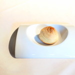 Cucina Italiana 東洞 - 付き出し：チーズ風味のプティシュー  '14 9月上旬