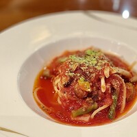 アルタビスタガーデン  - 完熟トマトと夏野菜のパスタ。バジルチーズが乗ってコクのある味わいに♬.*ﾟ