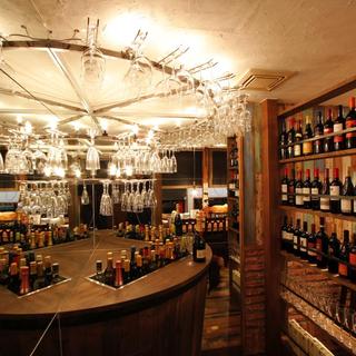 Stylish wine bar space♪