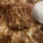 愛群 - 牛バラ肉ご飯　肉のアップ