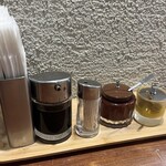 愛群 - 卓上アイテム（醤油、辛味噌、からし）