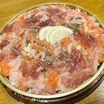 TRIAL - 料理写真:お魚屋の海鮮漬け丼(特大)…税込1399円