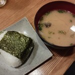 釣り魚の店舟武 - これ以上の〆があろうか、おにぎり(昆布)300円とあら汁200円