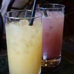 ガトー・ド・ボワ - グレープフルーツジュース（500円）ブルーベリースカッシュ（650円）