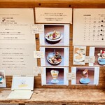 喫茶ヒトクチヤ - 店舗前メニュー