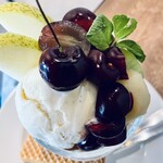 喫茶ヒトクチヤ - フルーツパフェ