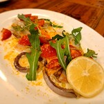 ピッツェリア パーレンテッシ - ⚫スルメイカの炙りカルパッチョ　カラスミクリームソース