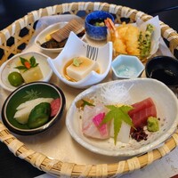 四季の味ちひろ - 令和7年6月 ランチタイム(11:30〜14:30)
                    ちひろ御膳 税込3388円