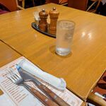 ハングリータイガー - テーブル席