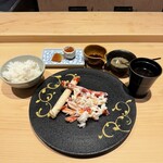 湘南沖地蟹専門店ふじ月 - 蟹蒸し/新潟こしりかり/蟹味噌/いくら/ザーサイの塩漬け/大根の味噌漬け/赤出し/滑子/麩/