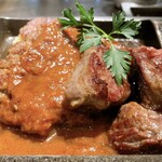 鉄板ダイニング 哲 - 名物 哲 ステーキ
〜和牛入りハンバーグとハラミ肉ステーキのコラボ〜