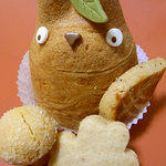 白髭のシュークリーム工房 - 森のクッキーを添えてみました。