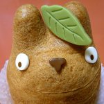 白髭のシュークリーム工房 - カスタードクリームのトトロ。