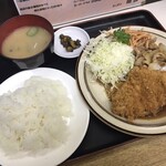 キッチン 南国 - 「C しやうが燒き・チキンカツ」（980圓）。