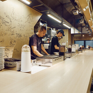 アットホームな雰囲気の焼肉店、大阪・京橋の味を茅場町で！