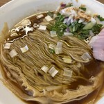 めん処 きよ洲 - 佐助豚の脂とオリーブオイルが輝いてます！