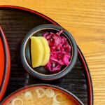 やぶ善 - 瑞々しいお漬物二種盛り。