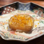 薪鳥新神戸 - 2年間寝かせたメイクイーンの唐揚げ 鳥のカラスミ乗せ