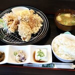 彩り定食 華蓮 - 料理写真:鶏もも肉の唐揚げ定食