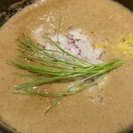 麺屋 周郷 - スープの上に上品な