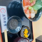 釣りよかでしょう。×ますよね 海鮮丼屋 - 