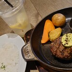 SALON BUTCHER & WINE - 