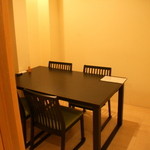 東條 - プライベート空間の個室では接待などで賑わう